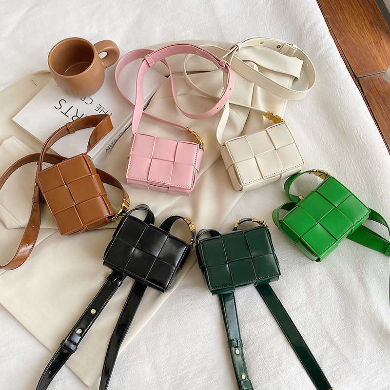 Luxurious Designer Bottess bags Venetas 2022 new Korean version single shoulder diagonal small fresh purse women's knitting Mini m have a logo, Black
Luxurious Designer Bottess bags Venetas 2022 new Korean version single shoulder diagonal small fresh purse women's knitting Mini m have a logo, Black