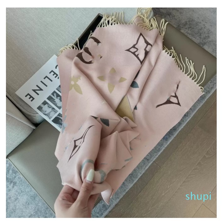 Luxury Designers Tassels Brand Cashmere Jacquard Scarf For Women Flower Knit Scarves Fashion Letters Classic Scarfs Lapel Head Shawl Plaid
Luxury Designers Tassels Brand Cashmere Jacquard Scarf For Women Flower Knit Scarves Fashion Letters Classic Scarfs Lapel Head Shawl Plaid