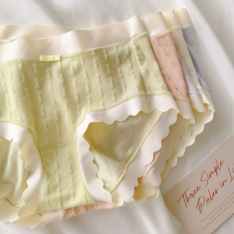 Seamless Panties brim waist bag buttocks women's underwear sweet cloud thin girls' pants, Cream color
Seamless Panties brim waist bag buttocks women's underwear sweet cloud thin girls' pants, Cream color