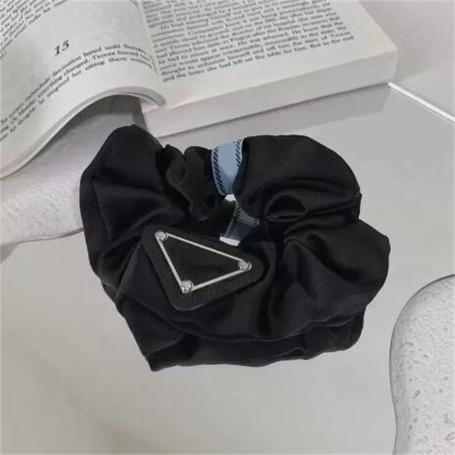 Designer Women Hair Ring Classic Triangle Elastic Rubber Bands Hairbands Ponytail Holder Hair Ties Fashion Girls Hairpin Elegant Hair Accessories
Designer Women Hair Ring Classic Triangle Elastic Rubber Bands Hairbands Ponytail Holder Hair Ties Fashion Girls Hairpin Elegant Hair Accessories