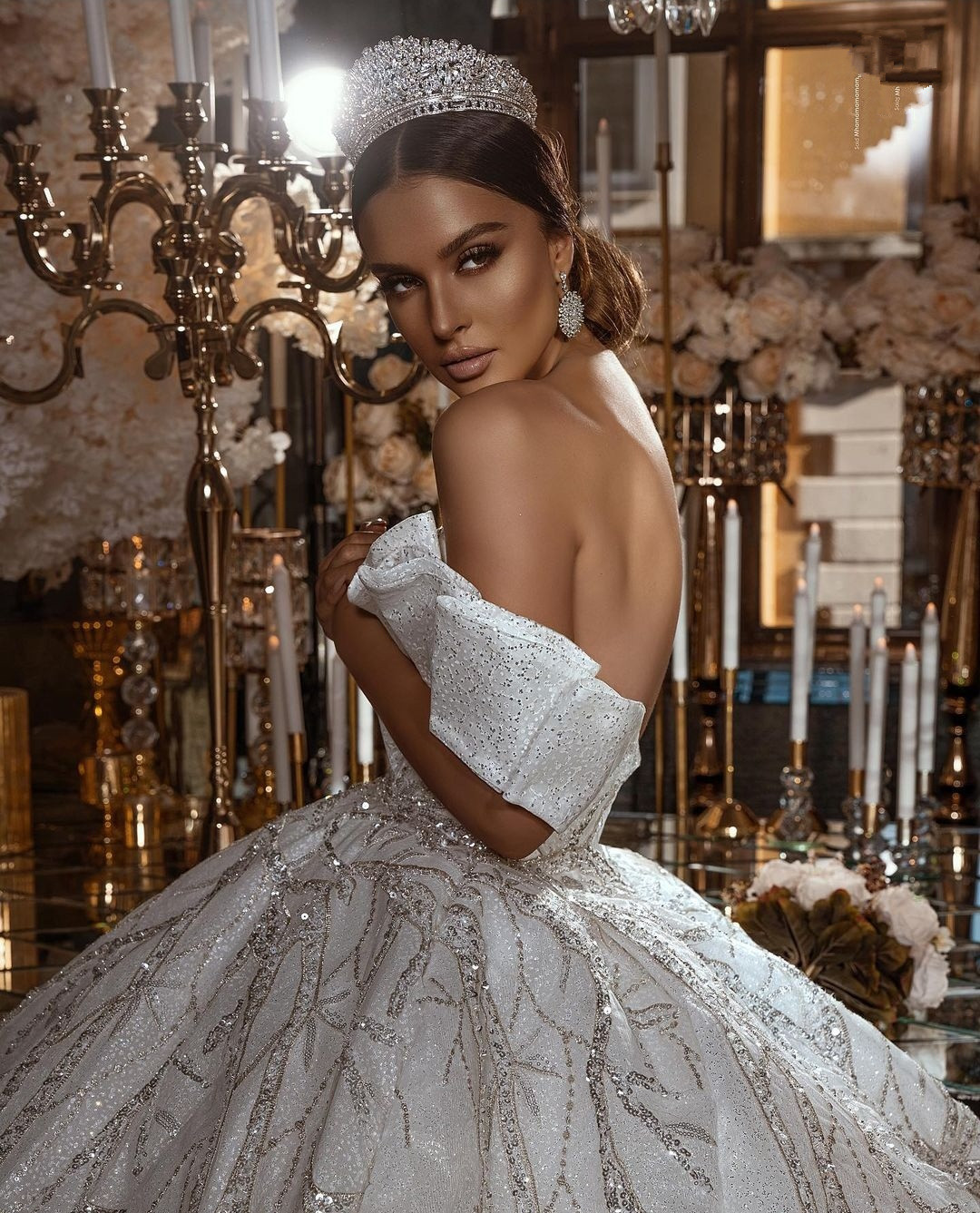 Princess Ball Gown Wedding Dresses Appliques V Neck Sleeveless Off Shoulder Sparkling Sequins Beads Lace Ruffles Floor Length Sparkling Bridal Gowns P