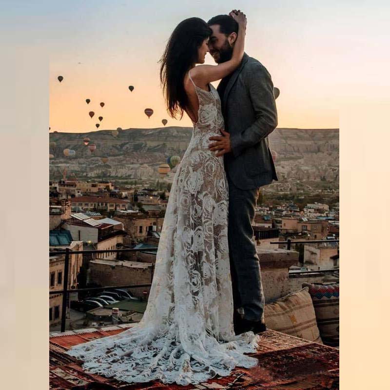 Latest Beach A e Lace Bridal Gowns Backless Plunge V Necke with Straps Wedding Dress for Bride Sexy On Sale