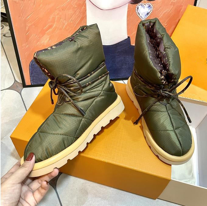 2022 Luxury snow boots women Down keeps you warm designer new winter non-slip lace print Cotton feathers ladies thermal Quilt Ankle boots, White
2022 Luxury snow boots women Down keeps you warm designer new winter non-slip lace print Cotton feathers ladies thermal Quilt Ankle boots, White