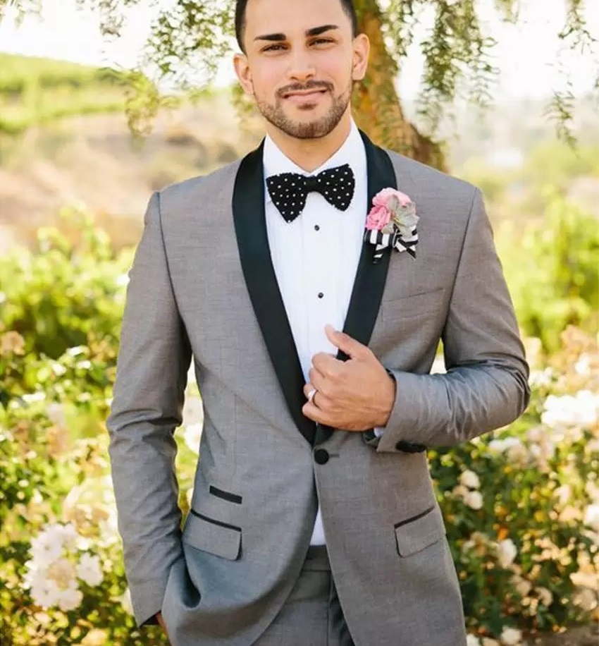 Grey Men Wedding Tuxedos Black Lapel Groom Popular Jacket Blazer Men Business Dinner Darty Suit Jacket Pants, Same as image
Grey Men Wedding Tuxedos Black Lapel Groom Popular Jacket Blazer Men Business Dinner Darty Suit Jacket Pants, Same as image
