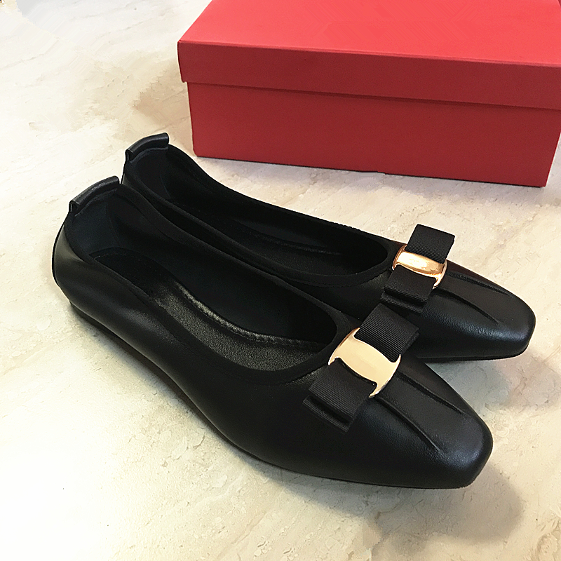 Four Seasons Fashion Sheepskin Bow Designer Ballet Flat Women Shoes Soft Breathable Leather luxury Loafers Pumps Walking for the elderly and pregnant women drive, Dark silver
Four Seasons Fashion Sheepskin Bow Designer Ballet Flat Women Shoes Soft Breathable Leather luxury Loafers Pumps Walking for the elderly and pregnant women drive, Dark silver
