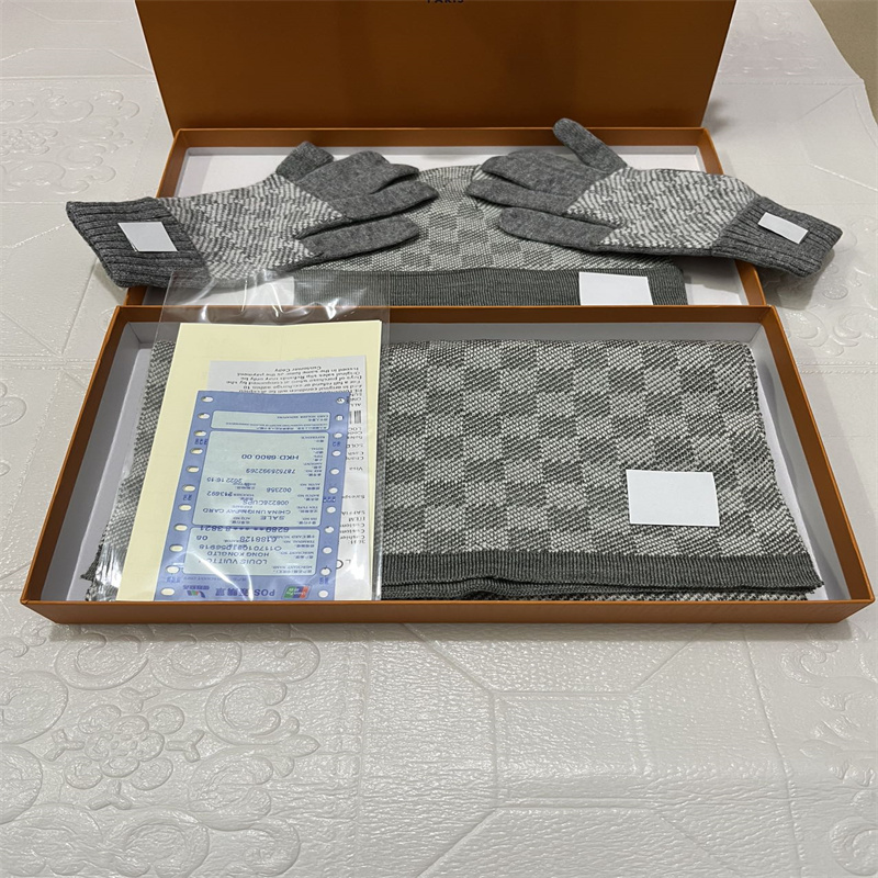 Classic Fashion wool trend hat scarf set top luxury acne hats men and women fashions designer shawl cashmere scarfs gloves suitable for winter
Classic Fashion wool trend hat scarf set top luxury acne hats men and women fashions designer shawl cashmere scarfs gloves suitable for winter