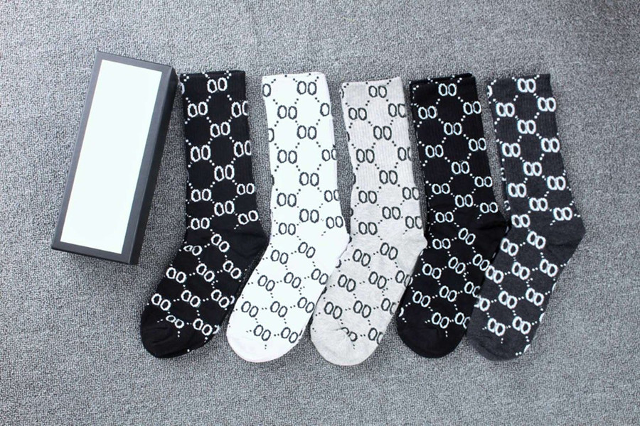 Designer Mens Womens Socks Five Pair Luxe Sports Winter Mesh Letter Printed Sock Embroidery Cotton Man Woman With Box, 1 box = 5 pieces
Designer Mens Womens Socks Five Pair Luxe Sports Winter Mesh Letter Printed Sock Embroidery Cotton Man Woman With Box, 1 box = 5 pieces
