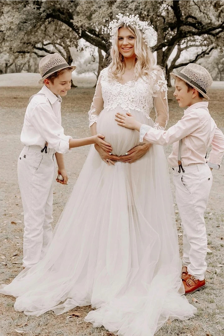 V Neck 3/4 Sleeves Lace Maternity Wedding Dresses Vestido De Noiva Ivory Applique Long Empire Buttons Back Tulle Bridal Gowns