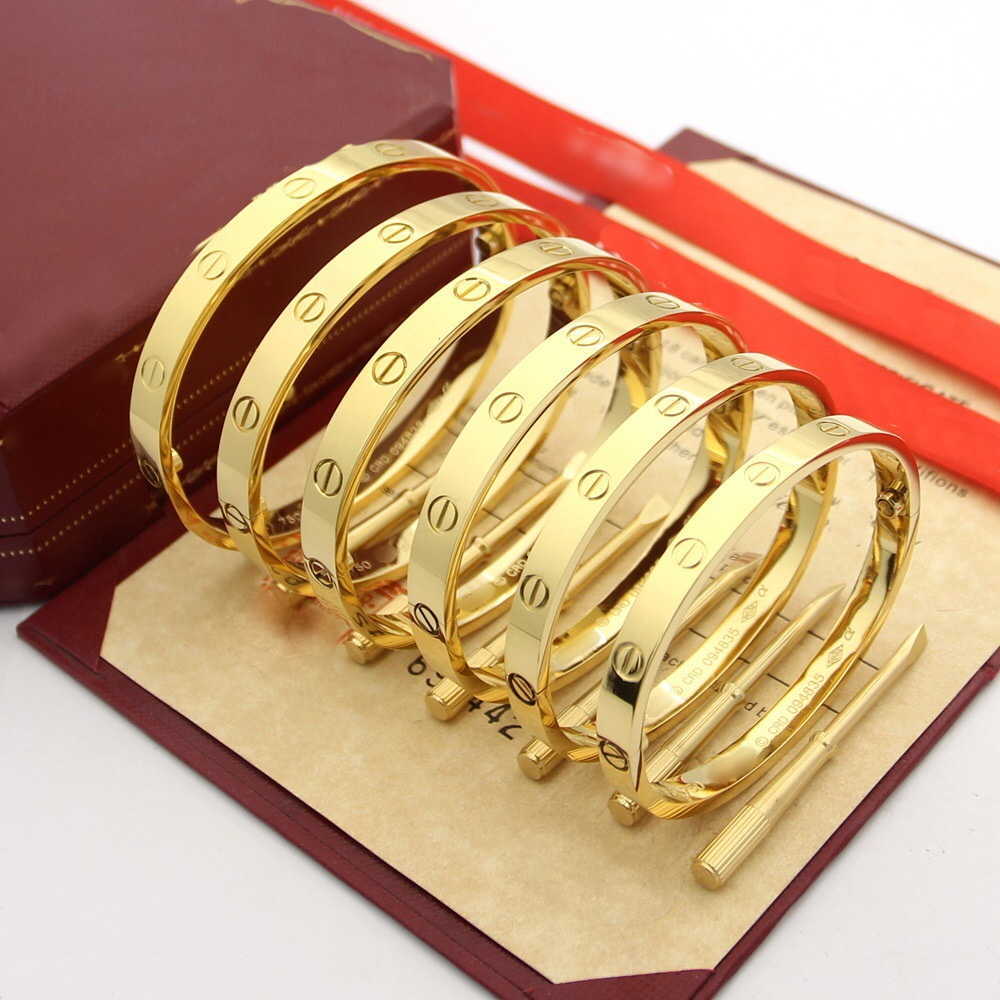 Love Series Gold Bangle Au 750 18 k Never Fade 18-21 Size with Box Screwdriver Official Replica Top Quality Luxury Brand Gift for
Love Series Gold Bangle Au 750 18 k Never Fade 18-21 Size with Box Screwdriver Official Replica Top Quality Luxury Brand Gift for