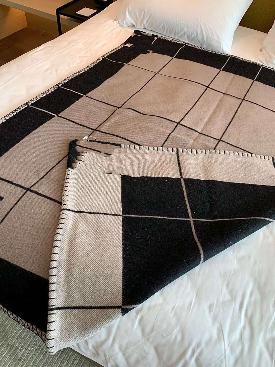 H Blankets Thick Home Sofa Good Quailty Wool Black Blanket And Cushion TOP Selling Big Size Wool lot colors Please leave Message To Me
H Blankets Thick Home Sofa Good Quailty Wool Black Blanket And Cushion TOP Selling Big Size Wool lot colors Please leave Message To Me