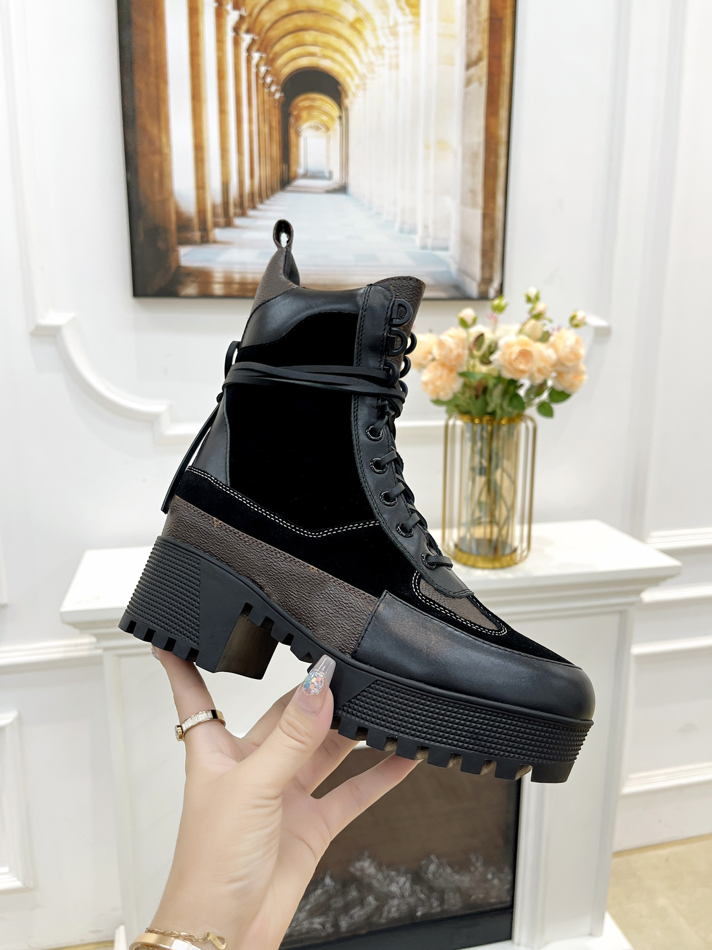 New Women Laureate Platform Desert Boot Suede Calf Leather Monograms Canvas Beige Dark Gray Winter Casual Shoes Designer Luxury Fashion Martin Snow Boots 5 cm / 2-inch, #16
New Women Laureate Platform Desert Boot Suede Calf Leather Monograms Canvas Beige Dark Gray Winter Casual Shoes Designer Luxury Fashion Martin Snow Boots 5 cm / 2-inch, #16