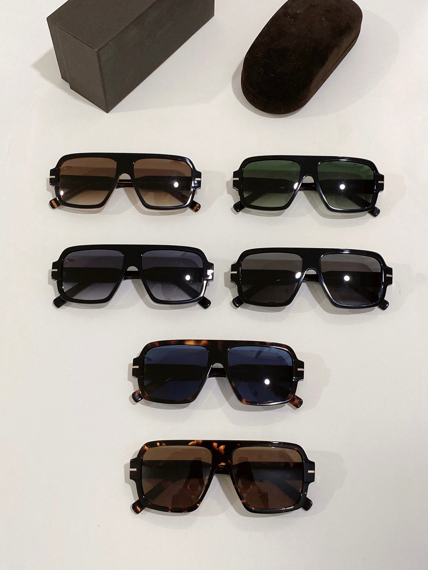 Men Sunglasses For Women Latest Selling Fashion Sun Glasses Mens Sunglass Gafas De Sol Glass UV400 Lens With Random Matching Box 0933
Men Sunglasses For Women Latest Selling Fashion Sun Glasses Mens Sunglass Gafas De Sol Glass UV400 Lens With Random Matching Box 0933