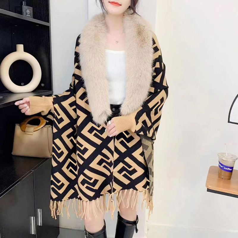 designers Women's Cape Fur collar capes fend4 ladies sweaters Pull luxury brand cloak Splicing Sweater female with the same autumn winter womens Cardigan Jumper, Waiting for update1
designers Women's Cape Fur collar capes fend4 ladies sweaters Pull luxury brand cloak Splicing Sweater female with the same autumn winter womens Cardigan Jumper, Waiting for update1