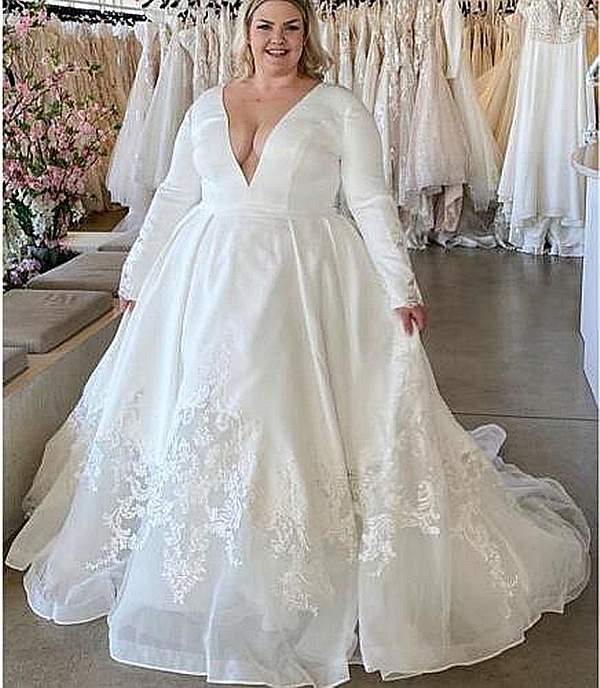 Plus Size A-Line Wedding Dresses Ivory Long Sleeves Bridal Gowns Lace Appliques Satin Country Bride Wear Deep V-Neck Hollow Back 2023 Women Robe De Ma
