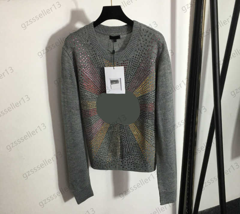 Luxury Womens Sweater Classic Brand Logo Color Hot Drill Embellished Long Sleeve Sweaters Loose Casual Style Round Neck Pullover Knitwear Fashion Women Tops 1970
Luxury Womens Sweater Classic Brand Logo Color Hot Drill Embellished Long Sleeve Sweaters Loose Casual Style Round Neck Pullover Knitwear Fashion Women Tops 1970