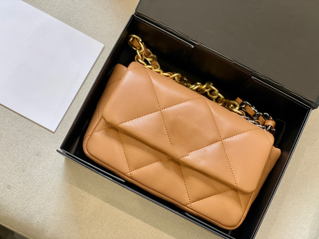 Luxury tote purses Brand handbag message bags Shoulder bag Genuine Leather Crossbody 5A Quality caviar Designer Chain 20CM Flap Quilted Double Lady, Box
Luxury tote purses Brand handbag message bags Shoulder bag Genuine Leather Crossbody 5A Quality caviar Designer Chain 20CM Flap Quilted Double Lady, Box