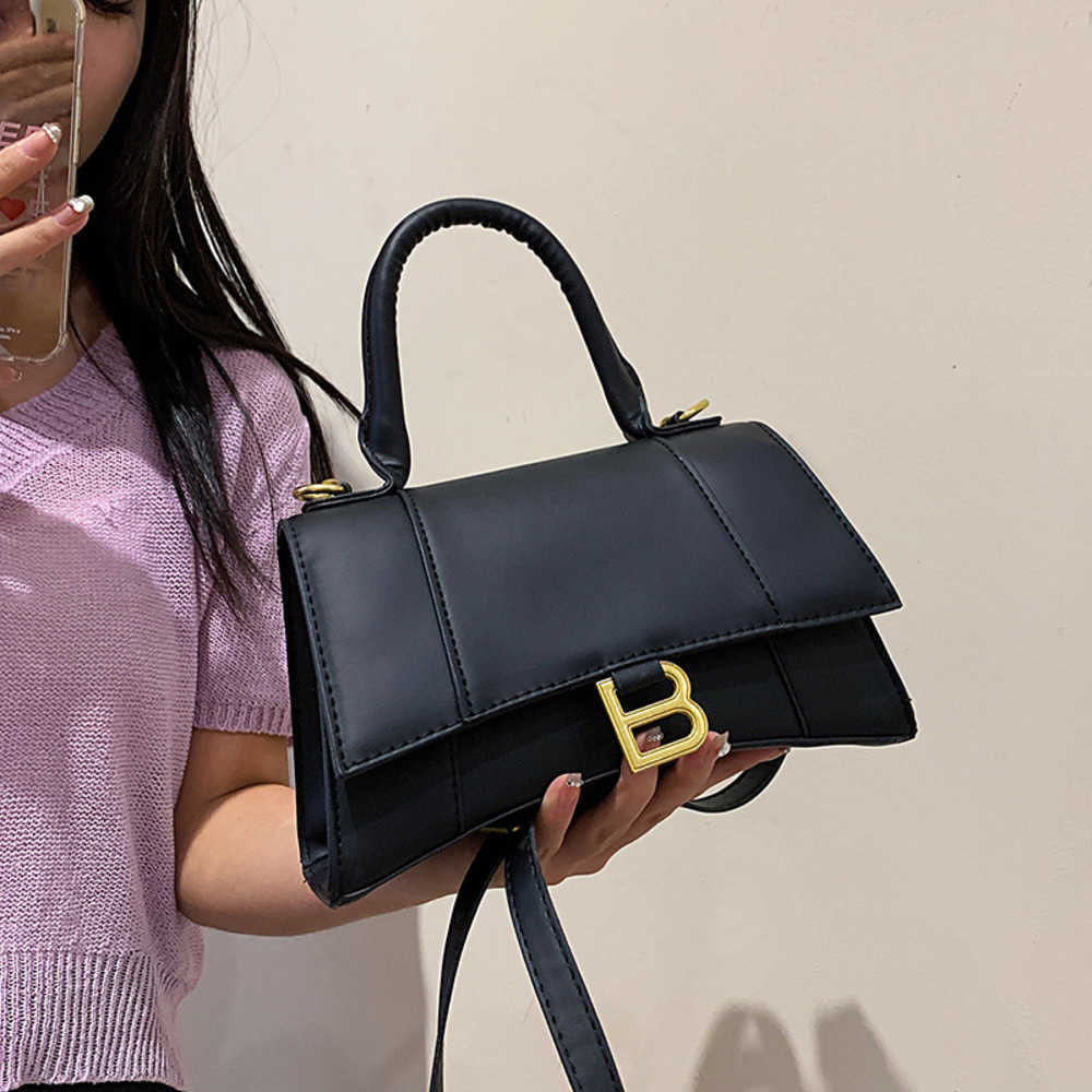 Factory wholesale new 2023 Net red same western women's new messenger versatile crocodile hourglass word foreign style, Black
Factory wholesale new 2023 Net red same western women's new messenger versatile crocodile hourglass word foreign style, Black