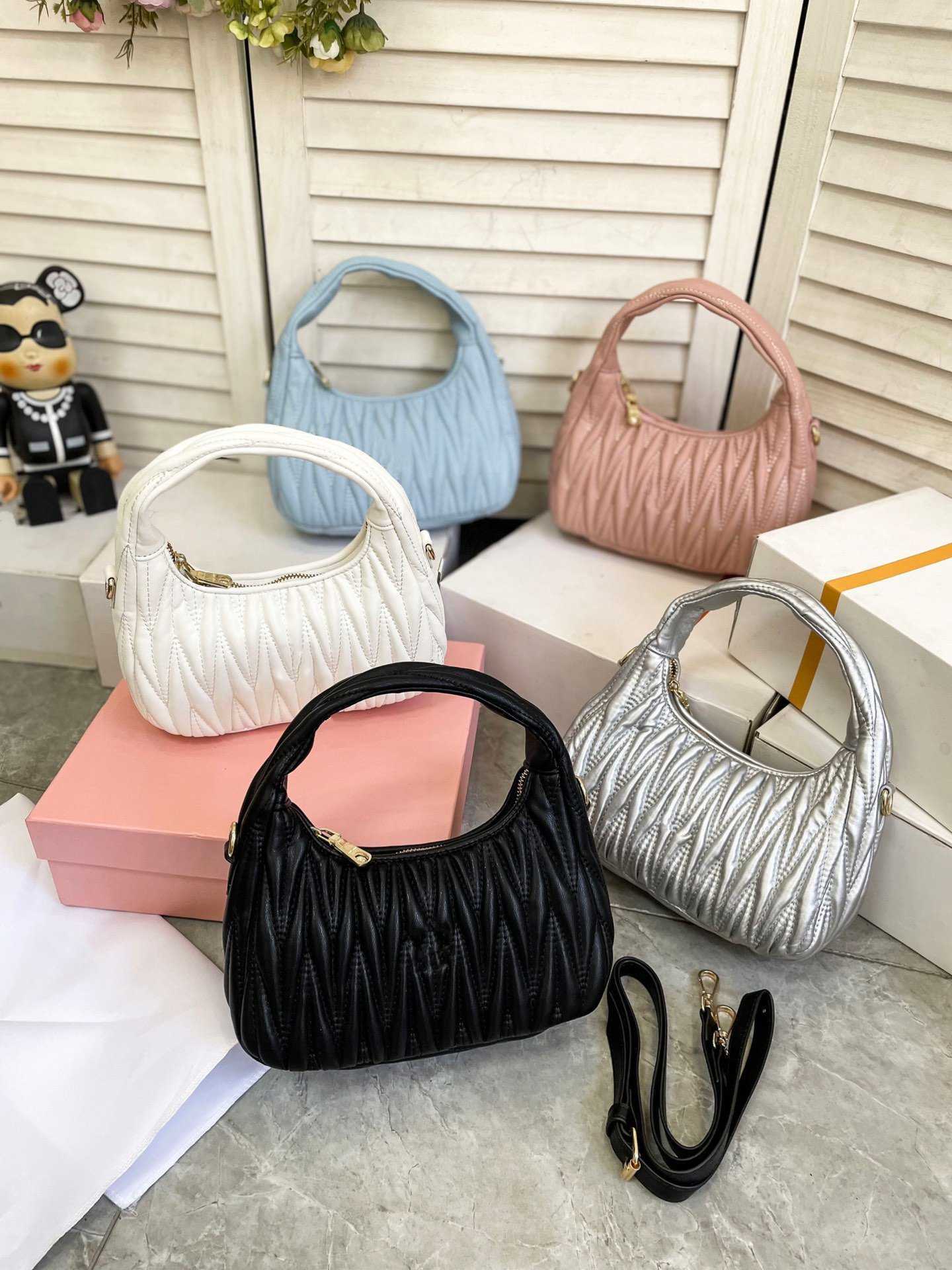 MU MU portable pleated bag with box New Fashion Arrival Durable Portable Gift Card Holder Crossbody Backpack Bags Designer Tote Wallets Luxury Leather Bag, Welcome to purchase
MU MU portable pleated bag with box New Fashion Arrival Durable Portable Gift Card Holder Crossbody Backpack Bags Designer Tote Wallets Luxury Leather Bag, Welcome to purchase
