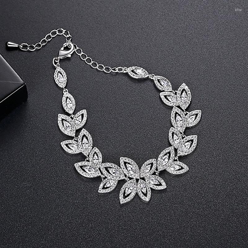 Link Bracelets 2022 Brand Fashion Luxury For Women Wedding Party Copper Winter Leaf Bracelet Jewelry Ladies Classic
Link Bracelets 2022 Brand Fashion Luxury For Women Wedding Party Copper Winter Leaf Bracelet Jewelry Ladies Classic