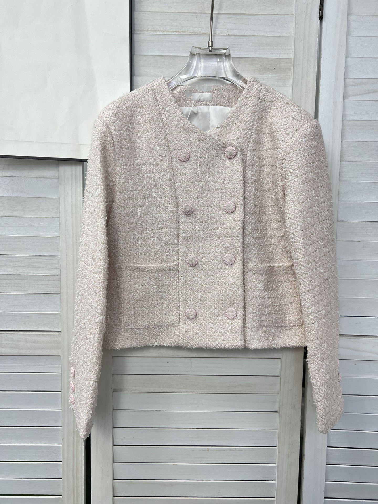 Women' jackets The most beautiful cherry blossom pink double breasted short coat designed by European designers
Women' jackets The most beautiful cherry blossom pink double breasted short coat designed by European designers