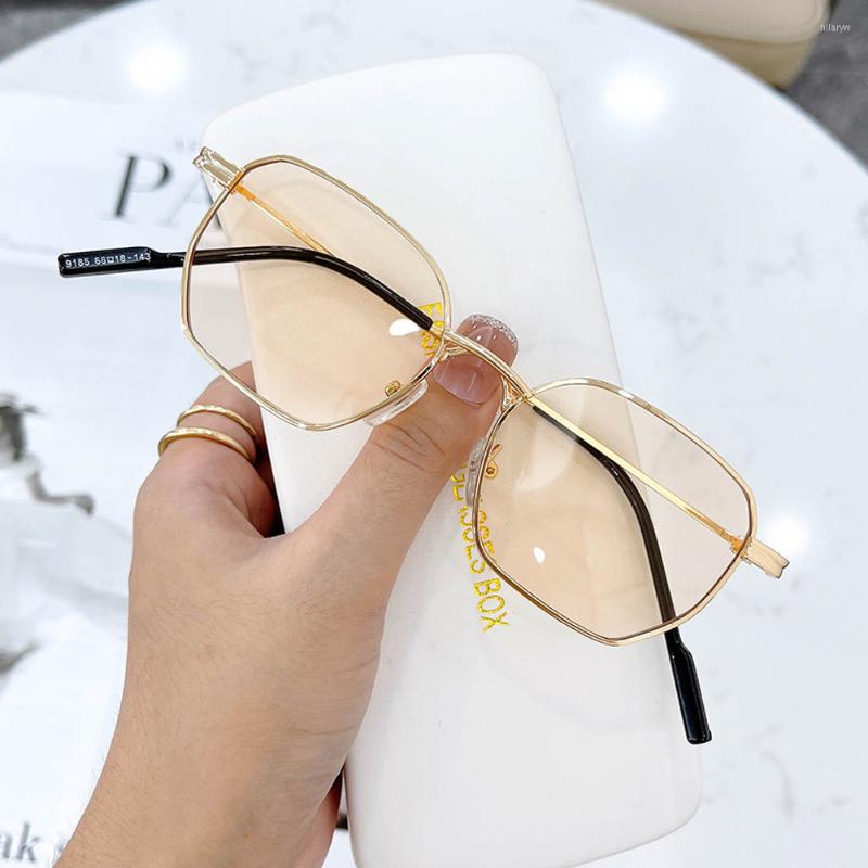 Sunglasses Polygon Metal Small Frame Sunshade Women Fashion Irregular Frames Sun Glasses Luxury Vintage Female Eyewear UV Oculos
Sunglasses Polygon Metal Small Frame Sunshade Women Fashion Irregular Frames Sun Glasses Luxury Vintage Female Eyewear UV Oculos