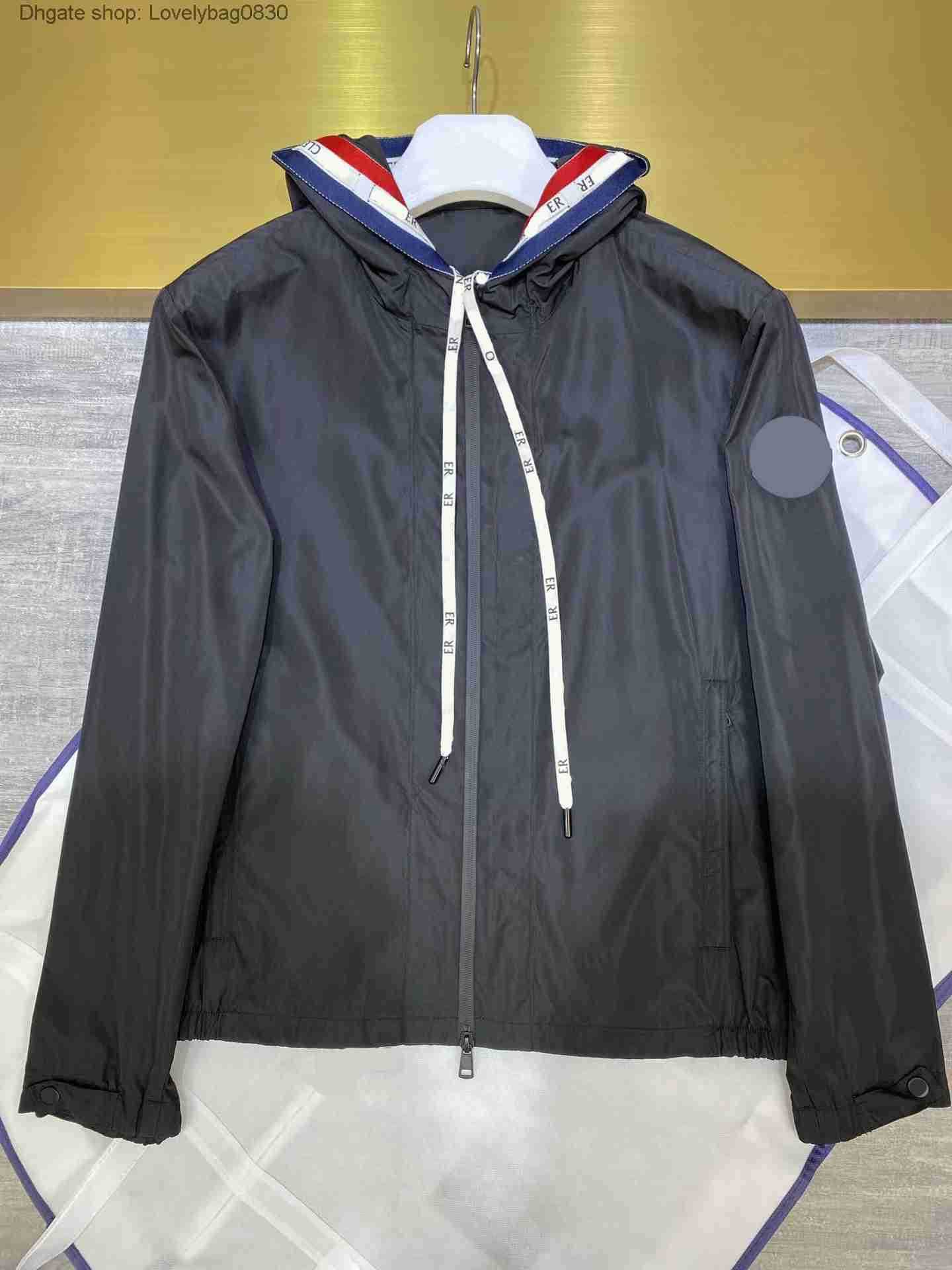 Designer Brand Maya Men's Hooded Jacket Thin Front Mid Color Zip Luxurious Embroidered Badge Top Jacket, White
Designer Brand Maya Men's Hooded Jacket Thin Front Mid Color Zip Luxurious Embroidered Badge Top Jacket, White
