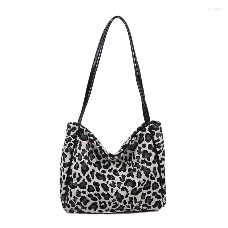 Evening Bags Export Korean Version Tote Bag Large-capacity Female 2022 Striped Underarm Fashion Niche Design Shoulder, Black
Evening Bags Export Korean Version Tote Bag Large-capacity Female 2022 Striped Underarm Fashion Niche Design Shoulder, Black