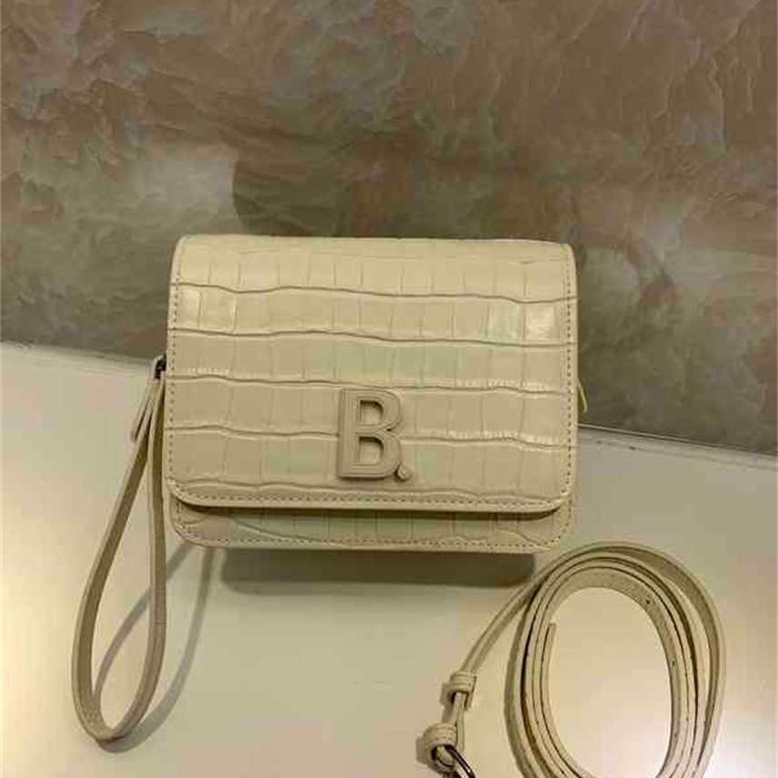 new leather Cherry Blossom powder crocodile pattern beancurd bag sling shoulder organ messenger bag, White
new leather Cherry Blossom powder crocodile pattern beancurd bag sling shoulder organ messenger bag, White