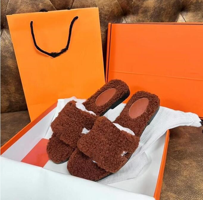 Oran Home H ermss Flat Slippers Luxury Lamb Wool Letter Shoes Plush Autumn Winter Flat Bottom Sandal Solid Color Fur Fluffy Leisure Home Sandalsqq 
Oran Home H ermss Flat Slippers Luxury Lamb Wool Letter Shoes Plush Autumn Winter Flat Bottom Sandal Solid Color Fur Fluffy Leisure Home Sandalsqq