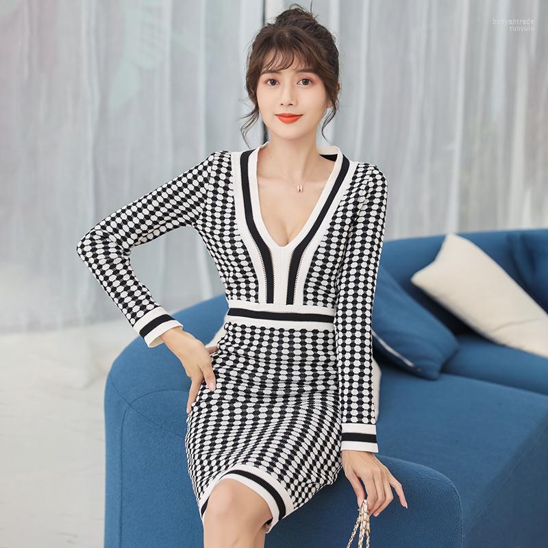 Casual Dresses Winter Long Sleeve Slim Women' Dress Plaid Sexy V-Neck Knit Female Fashion Short Sweater Lady, Black
Casual Dresses Winter Long Sleeve Slim Women' Dress Plaid Sexy V-Neck Knit Female Fashion Short Sweater Lady, Black