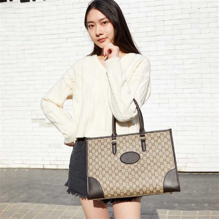 Purses Simple handbag new fashion versatile and winter atmosphere middle-aged women's Tote Bag Large Capacity Handbag Black Friday, Se apricot
Purses Simple handbag new fashion versatile and winter atmosphere middle-aged women's Tote Bag Large Capacity Handbag Black Friday, Se apricot
