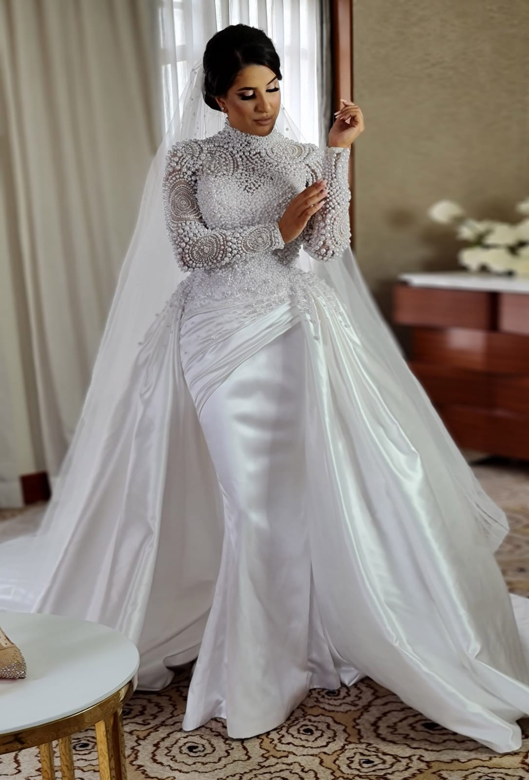 Luxury Pearls Beaded Dubai Wedding Gowns High Neck Long Sleeves White Satin Bridal Dresses Detachable Train Custom Made 2023 Bride Mermaid Robe De Mar