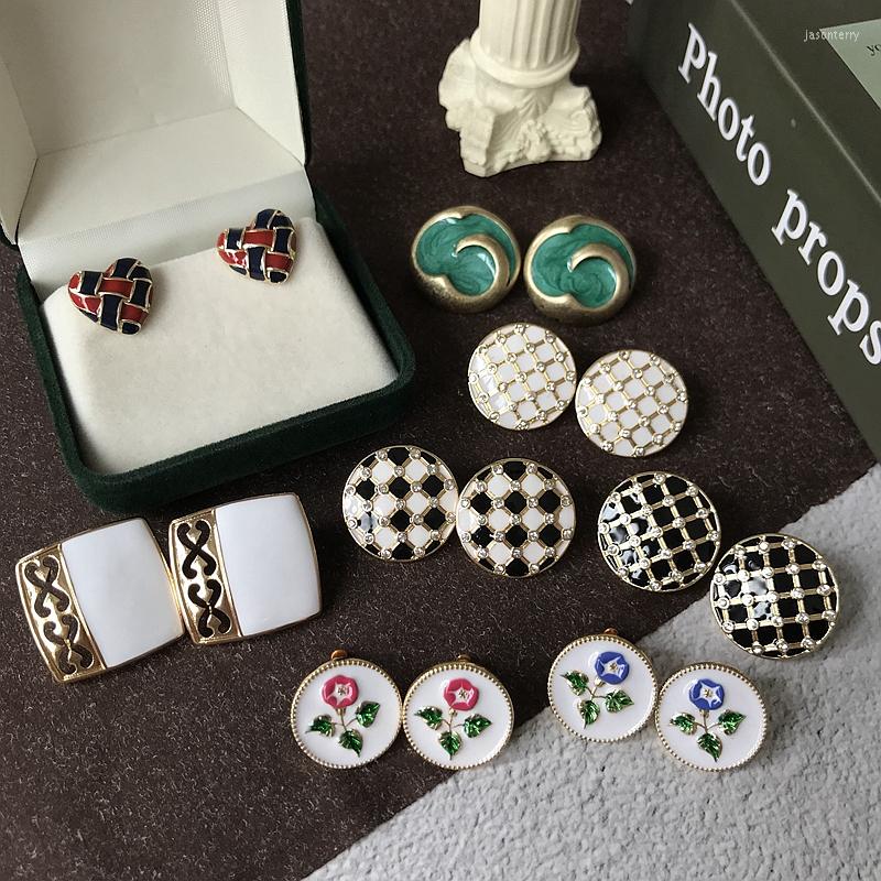 Stud Earrings Vintage 2022 Trend Flower Heart Filigree Grid Enamel Brincos Elegant Women's Jewelry
Stud Earrings Vintage 2022 Trend Flower Heart Filigree Grid Enamel Brincos Elegant Women's Jewelry