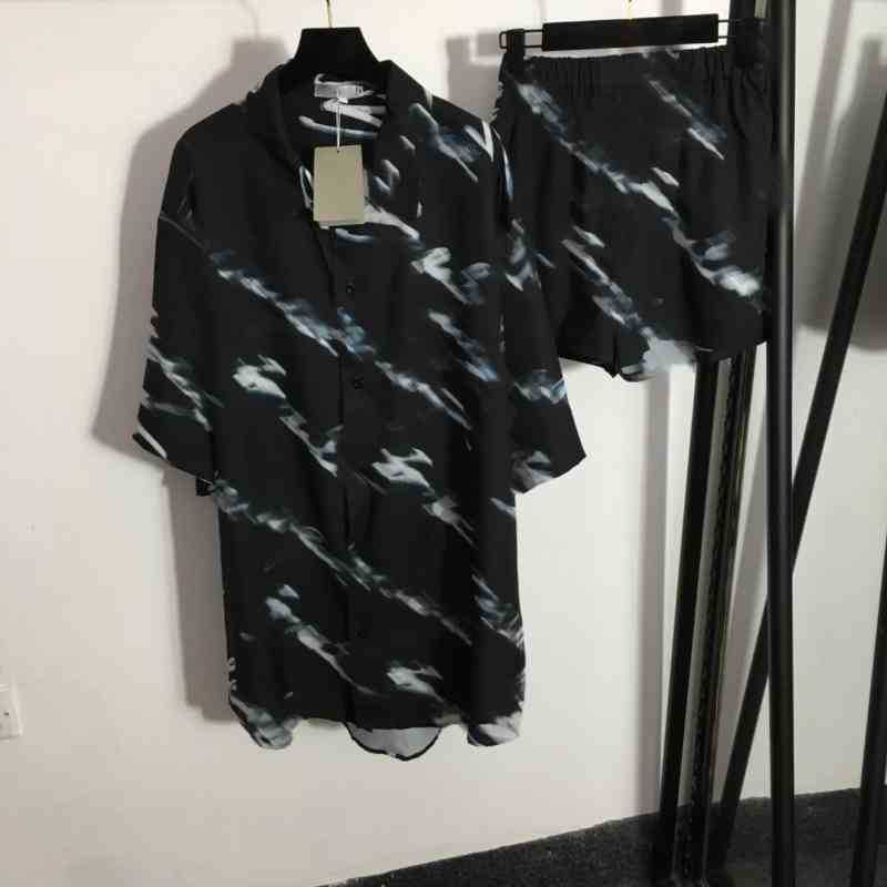 Womens Two Piece Pants Casual Suit Slanted Letter Logo Print Loose Short-sleeved Shirt And Shorts 2 Piece Sets Luxury Designer Tracksuits
Womens Two Piece Pants Casual Suit Slanted Letter Logo Print Loose Short-sleeved Shirt And Shorts 2 Piece Sets Luxury Designer Tracksuits