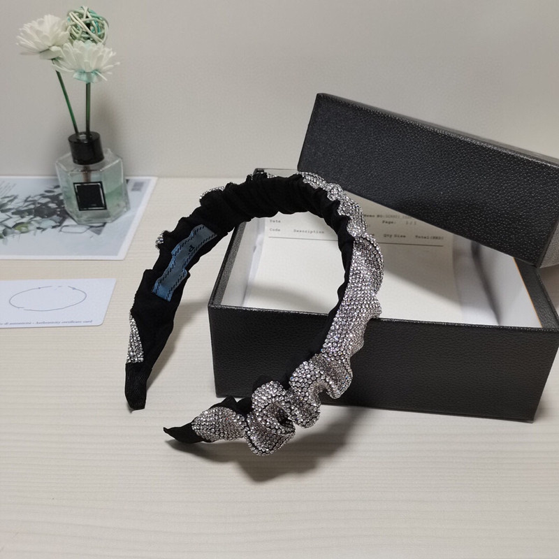 With BOX P-Letter Designers Headbands With Diamond Luxury Silver Hair Hoop Girls Headband Inner Cloth Stamp Brand HairJewelry
With BOX P-Letter Designers Headbands With Diamond Luxury Silver Hair Hoop Girls Headband Inner Cloth Stamp Brand HairJewelry