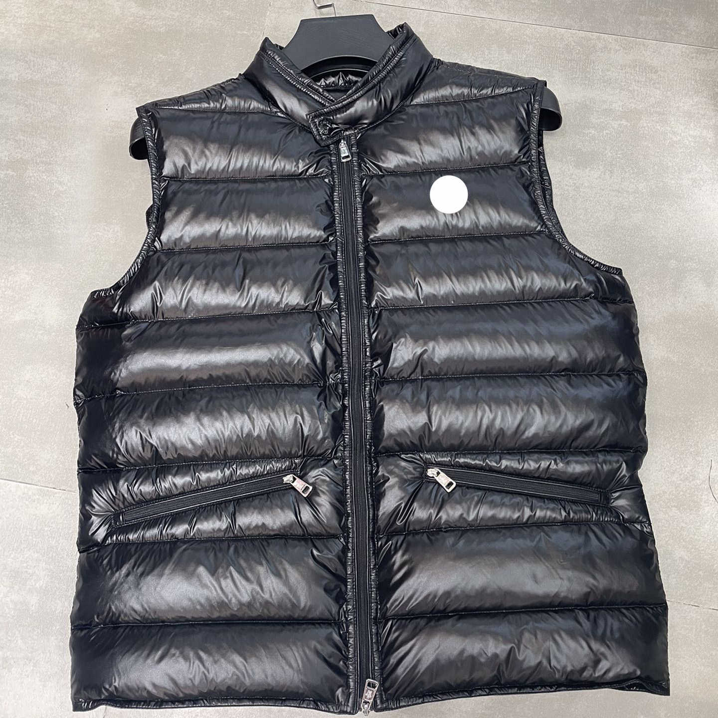 Maya designer mens down jacket vest embroidered badge men's vests winter jackets warm puffer vest size /2/3/4/5, Black
Maya designer mens down jacket vest embroidered badge men's vests winter jackets warm puffer vest size /2/3/4/5, Black