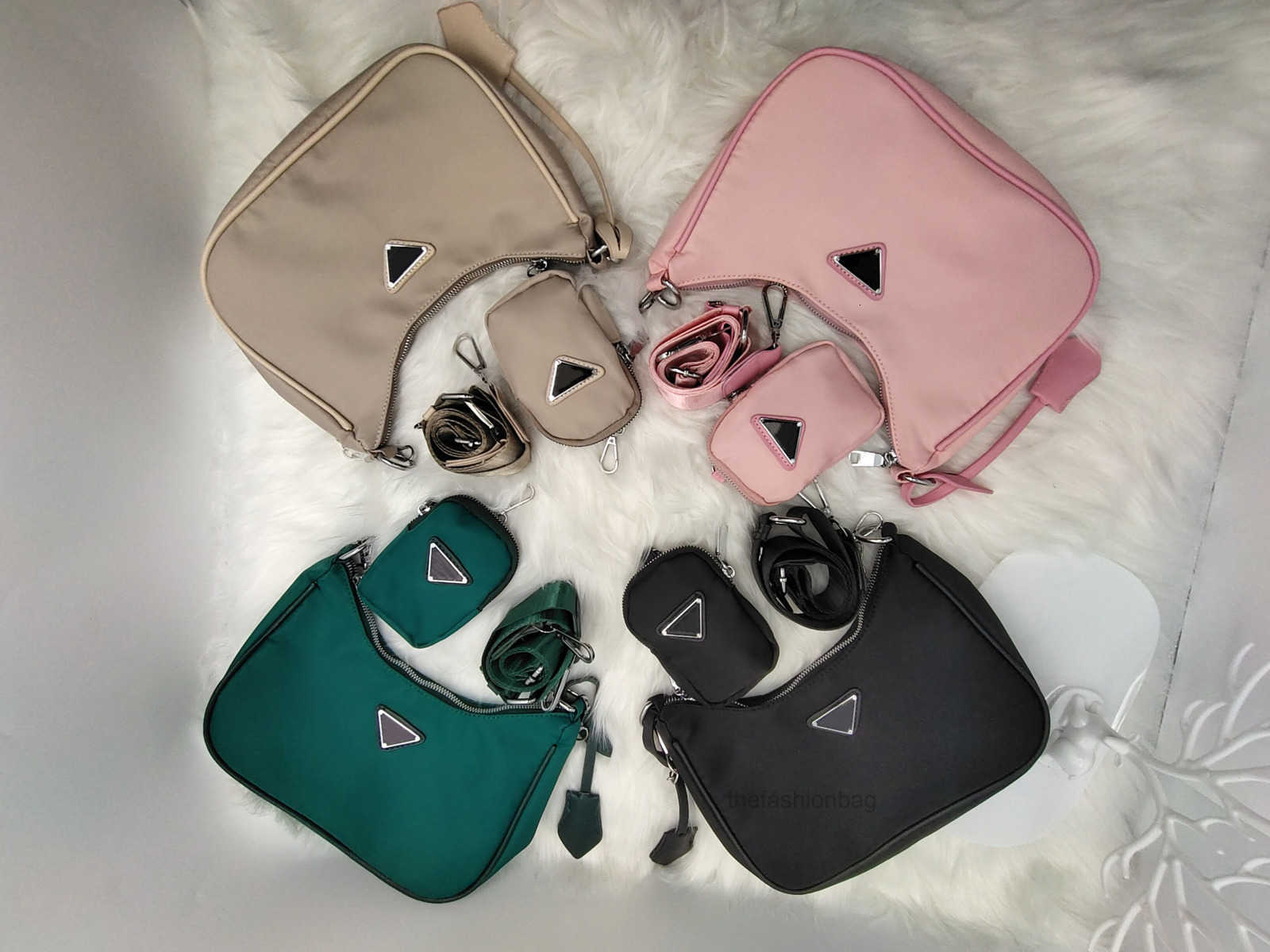 Ladies Luxury Designer Bags Fashion Leather Wallets Saddle Shoulders Metal Chains Nylon Black Bags, Have logo beige 25cmx17cmx6cm
Ladies Luxury Designer Bags Fashion Leather Wallets Saddle Shoulders Metal Chains Nylon Black Bags, Have logo beige 25cmx17cmx6cm