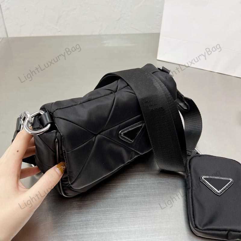 Shoulder Bag Designer Leather Wallet Two-in-one Crossbody fashion Light luxury For Women Classic Famous Brand Shopping Purses2201030
Shoulder Bag Designer Leather Wallet Two-in-one Crossbody fashion Light luxury For Women Classic Famous Brand Shopping Purses2201030