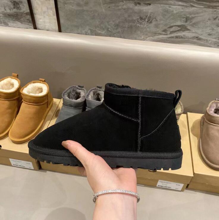 New Fashion High Quality Mini Snow boots Women's Classic Short Slippers kneel Boots Ankle pink Black Grey Chestnut Women winter keep warm
New Fashion High Quality Mini Snow boots Women's Classic Short Slippers kneel Boots Ankle pink Black Grey Chestnut Women winter keep warm