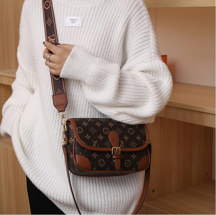 820B Women Luxurys Designers Bags Crossbody women Handbags Womens Purses Shoulder Shopping Totes Bag, W1
820B Women Luxurys Designers Bags Crossbody women Handbags Womens Purses Shoulder Shopping Totes Bag, W1