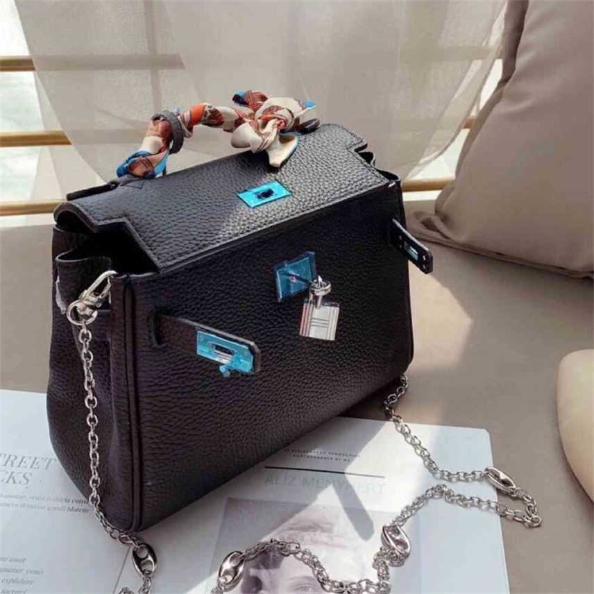 Clearance Horizontal square solid color small belt cover bag black lock soft handle sling single shoulder, Twenty-three seventeen
Clearance Horizontal square solid color small belt cover bag black lock soft handle sling single shoulder, Twenty-three seventeen