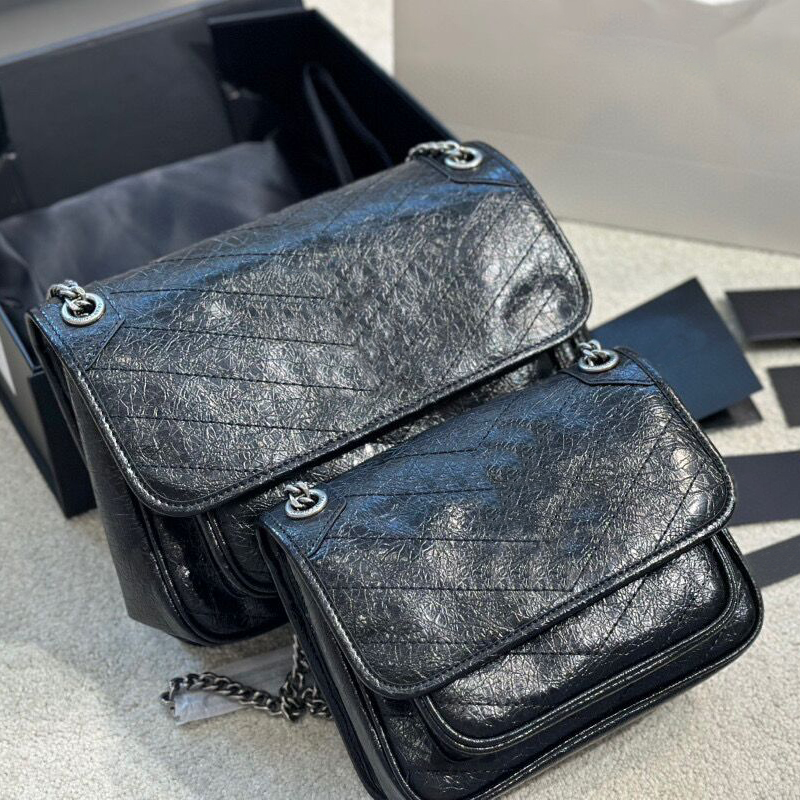 ladies designer bags brand luxurys chain Flap bag totes handbags womens shopping Shoudler Leather Silver hardware Crossbody Bag for Women large capacity Two sizes, Red
ladies designer bags brand luxurys chain Flap bag totes handbags womens shopping Shoudler Leather Silver hardware Crossbody Bag for Women large capacity Two sizes, Red