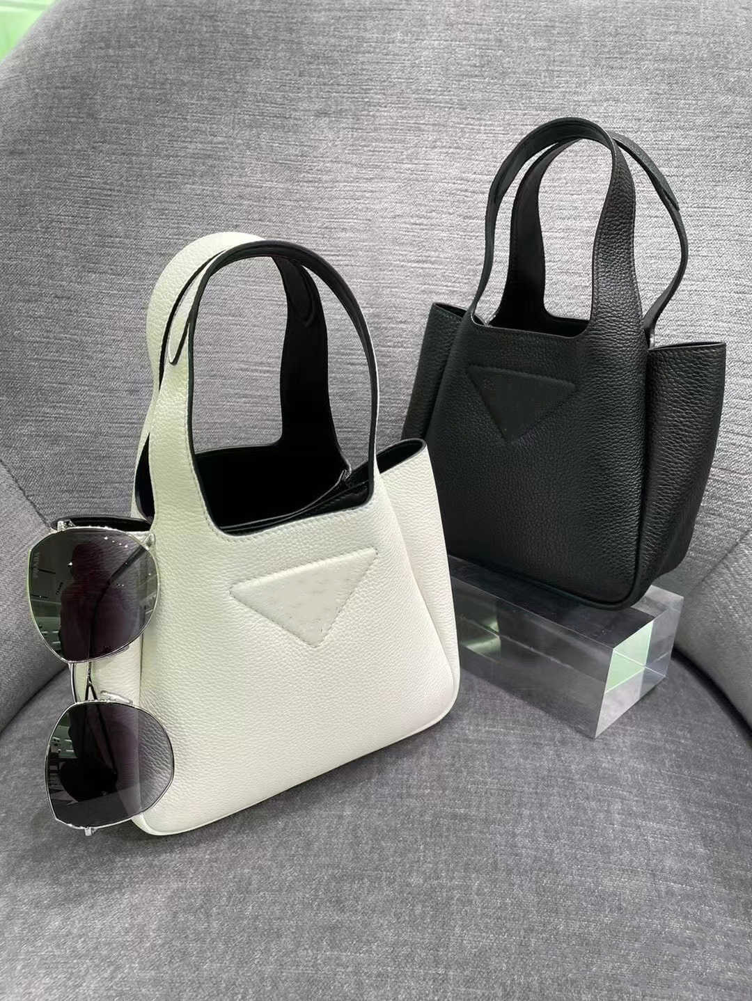 5A-Designer P Classic Chain Flap Bags ShoulderCrossbody Handbags Wallets Women's Fashion Bags, White
5A-Designer P Classic Chain Flap Bags ShoulderCrossbody Handbags Wallets Women's Fashion Bags, White