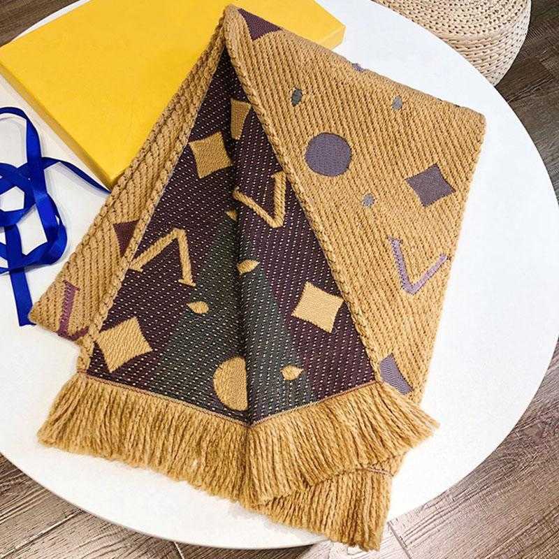 Winter Cashmere scarf classic rope woven scarf men and women's fashion brand 2022 
Winter Cashmere scarf classic rope woven scarf men and women's fashion brand 2022