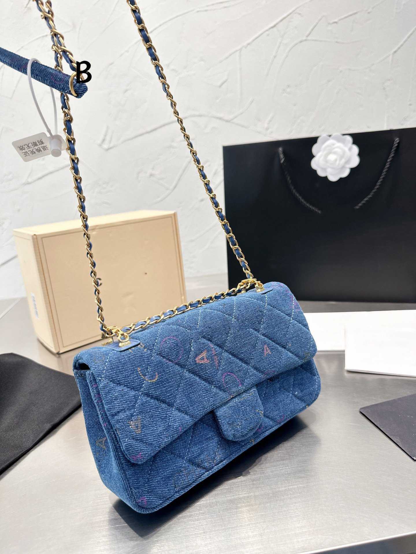 Colorful Graffiti Style Of Denim Fabric Bags Women Bags Handbag Bag Fashion Crossbody Go With Everything, Do not buy this option;no shipment
Colorful Graffiti Style Of Denim Fabric Bags Women Bags Handbag Bag Fashion Crossbody Go With Everything, Do not buy this option;no shipment
