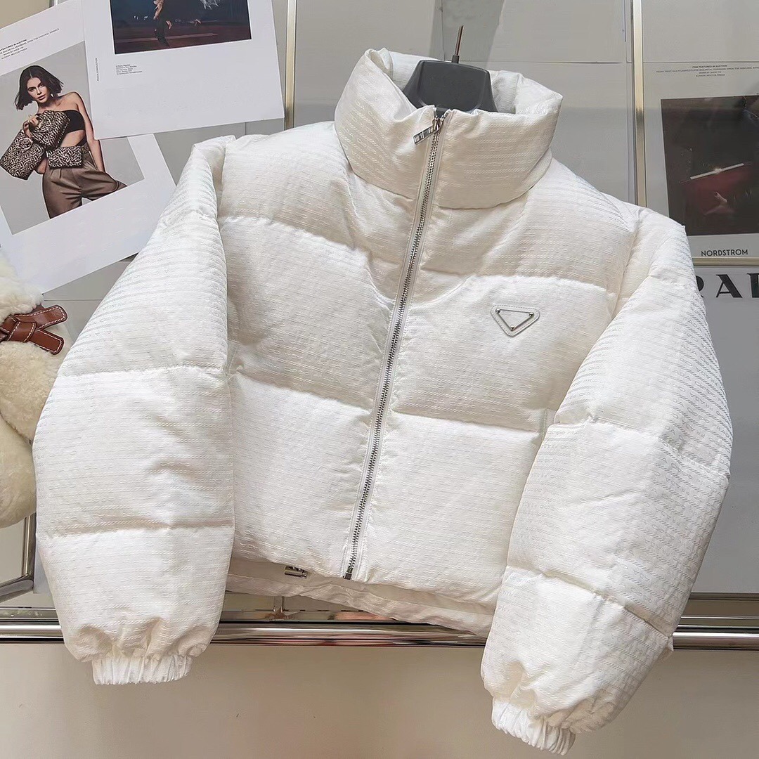 The latest women's down jacket is detachable and fashionable. It can be worn in two short styles in autumn ands winter, Black
The latest women's down jacket is detachable and fashionable. It can be worn in two short styles in autumn ands winter, Black