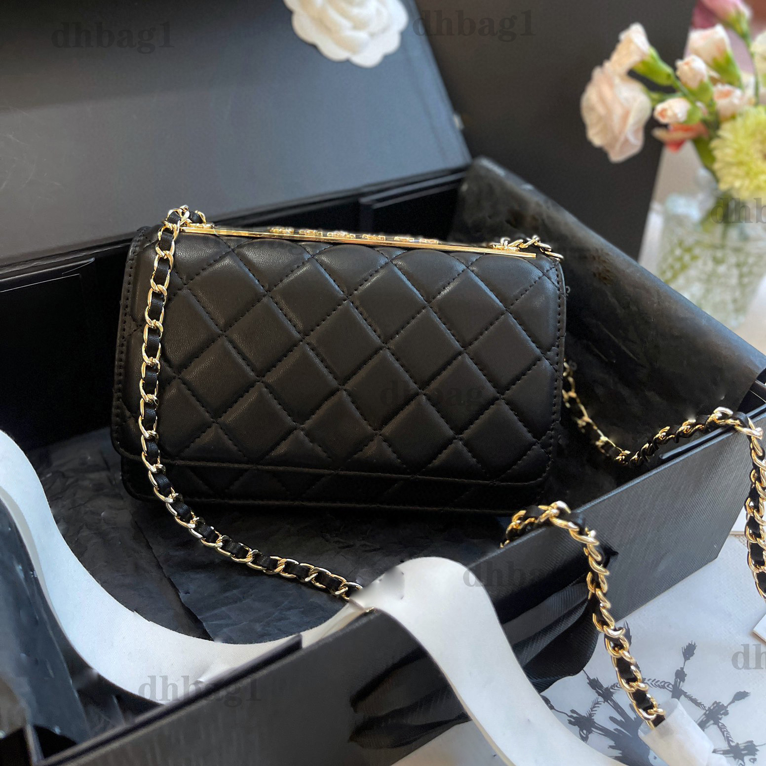 Classical Trendy Woc Flap Bag Steel Carved Light Gold Buckle Sheepskin Black Genuine Leather Diamond Lattice Luxury Shoulder Crossbody Wallet Card Handbag 19CM
Classical Trendy Woc Flap Bag Steel Carved Light Gold Buckle Sheepskin Black Genuine Leather Diamond Lattice Luxury Shoulder Crossbody Wallet Card Handbag 19CM