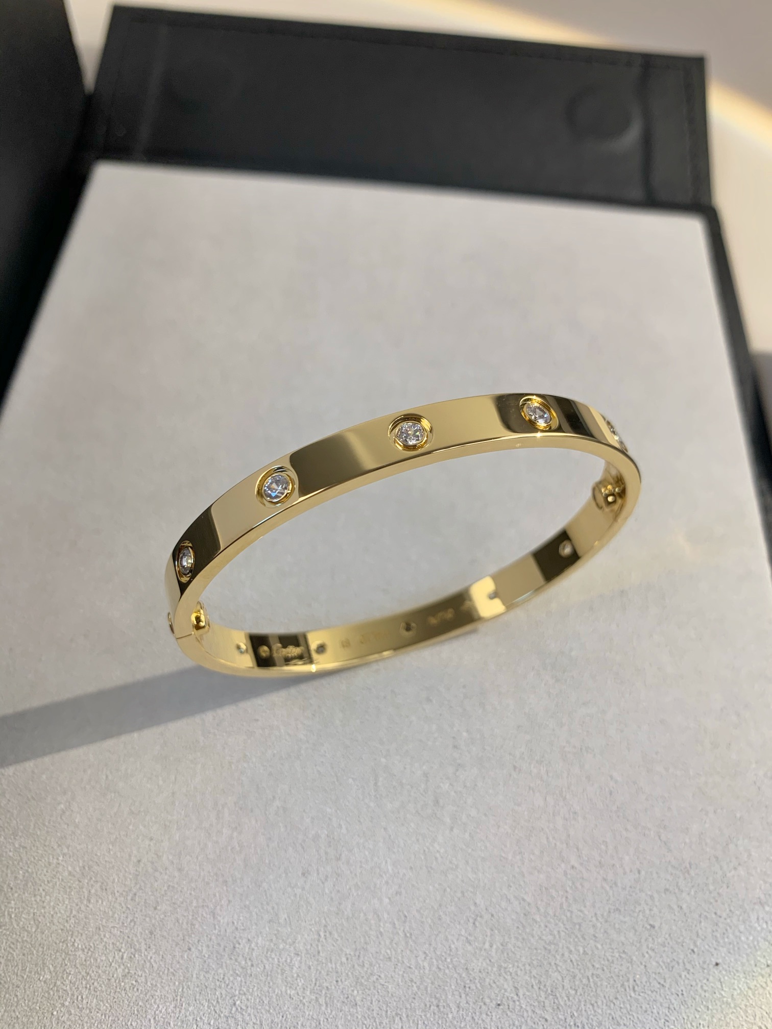 Designer couple bracelets V Gold bracelet Love screw wide edition ten diamond inlaid sparkling jewelry bracelet for men and women wear fadeless dust bag
Designer couple bracelets V Gold bracelet Love screw wide edition ten diamond inlaid sparkling jewelry bracelet for men and women wear fadeless dust bag