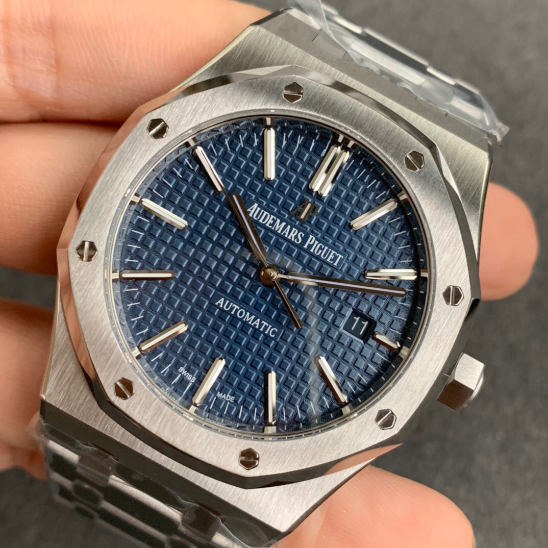 Royal Oaks 41mm Mens Watch Automatic Movement Stainless Steel Band Sapphire Crystal With Gift Box 1, Sliver blue
Royal Oaks 41mm Mens Watch Automatic Movement Stainless Steel Band Sapphire Crystal With Gift Box 1, Sliver blue