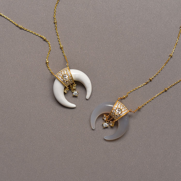 Necklaces Bracelet designer jewelry Original ins small hand-polished diamond-inlaid crescent tassel pendant collarbone chain necklace
Necklaces Bracelet designer jewelry Original ins small hand-polished diamond-inlaid crescent tassel pendant collarbone chain necklace